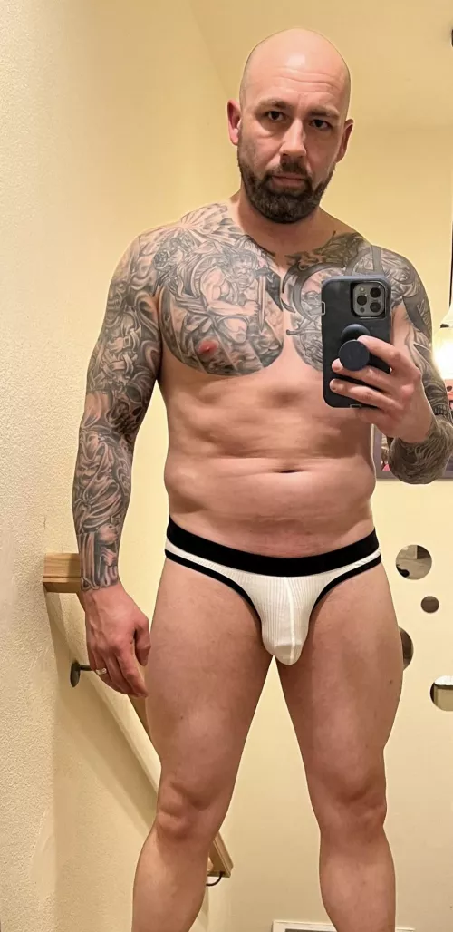 Cock bulge selfie by LoveTobNaked