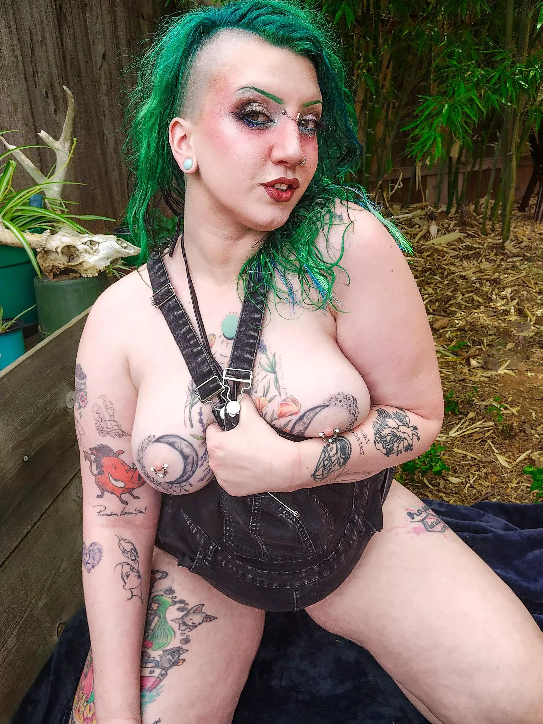 let's give em a show! posted by sarah_succubus