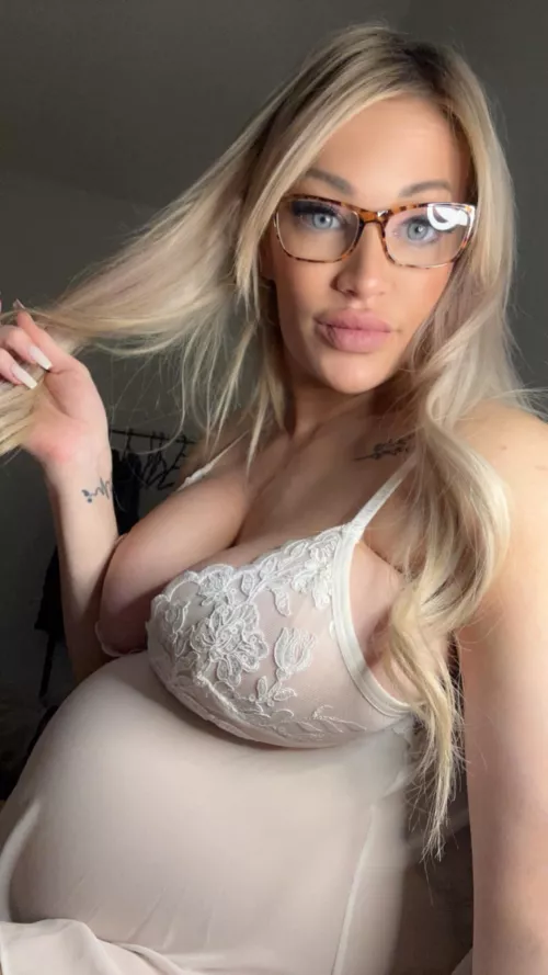 My date dumped me the moment he saw how big I am by ElenaOsinski