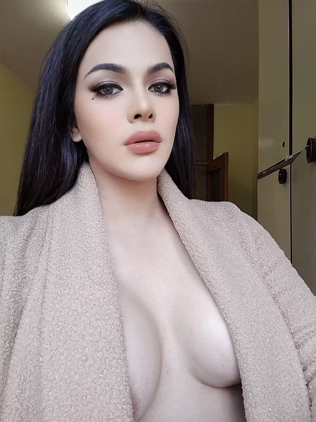 Please give me a score of 10 on how fuckable I am. posted by Benafleckisano7