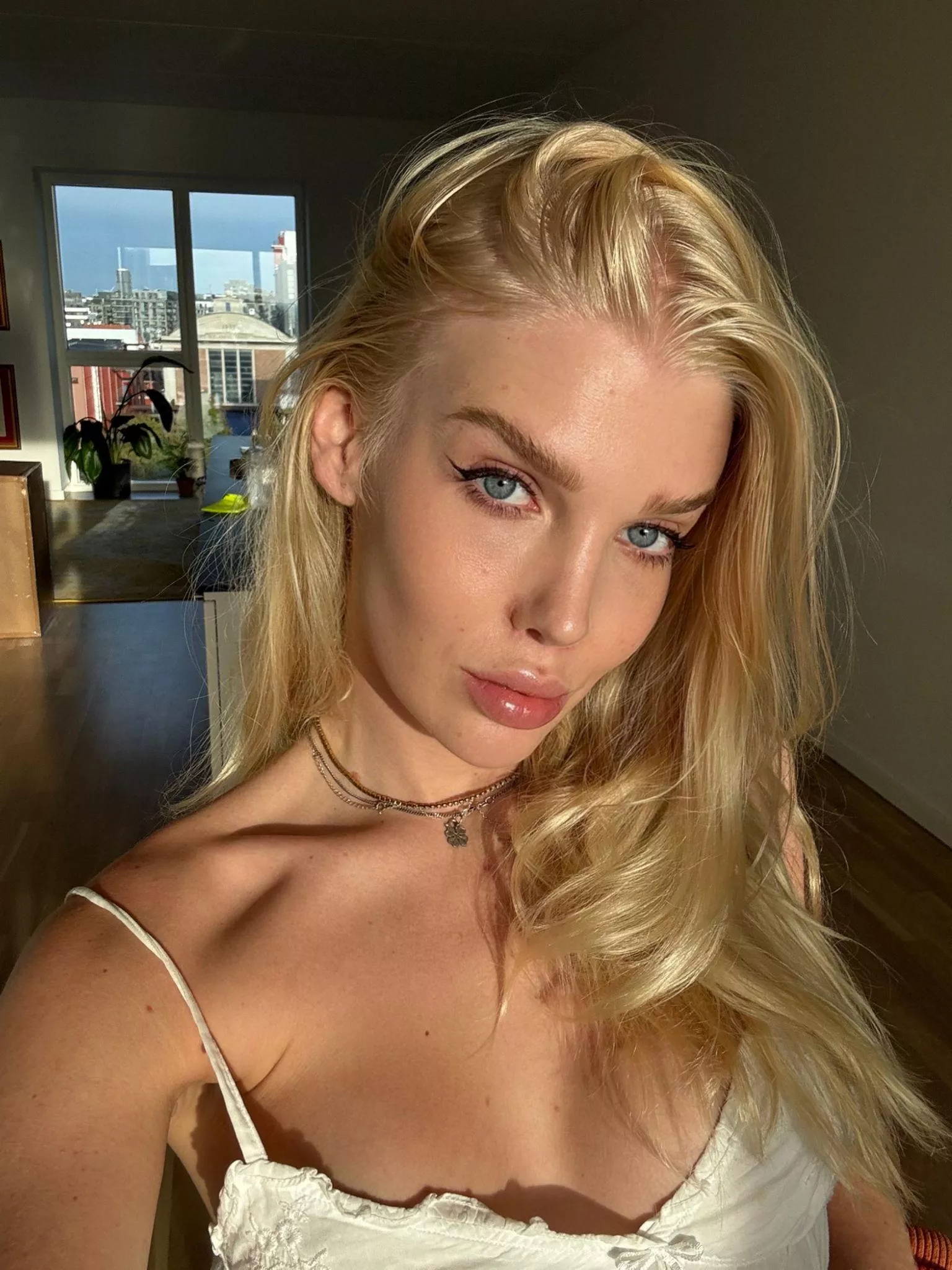 Stunning blonde posted by PornJunkie12