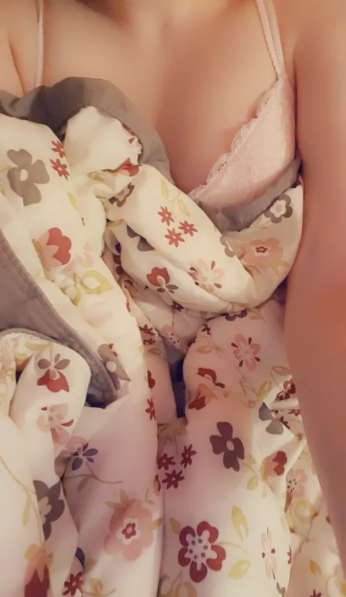 Come cuddle and more? :3 by softsparklysmile