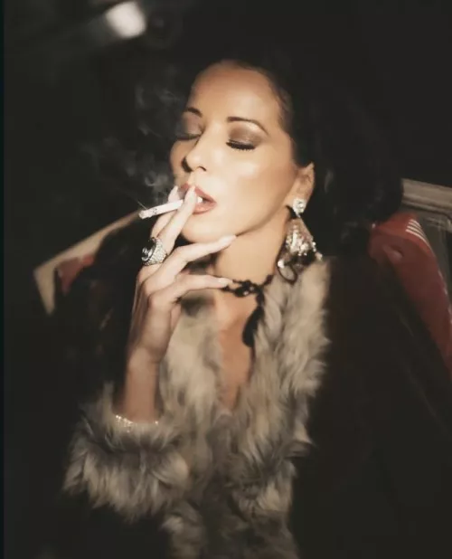 Elegant but addicted by darkpoetries