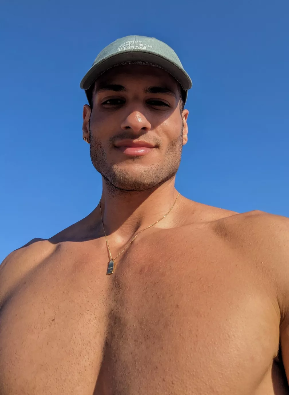 Enjoying the last bits of sun before returning home🌞. posted by niknok1001