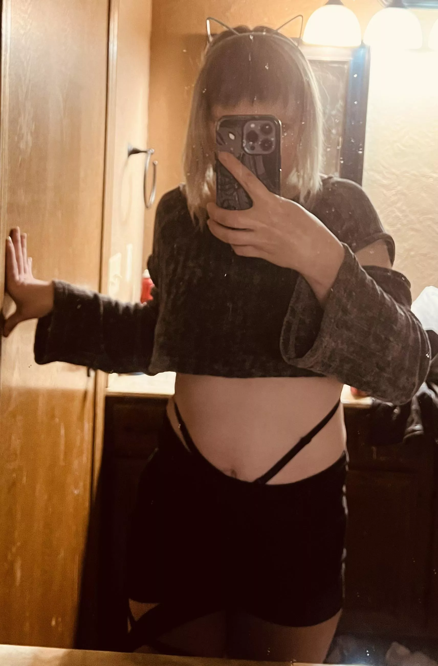 (F) meow 🥰 posted by WildMeerkatt