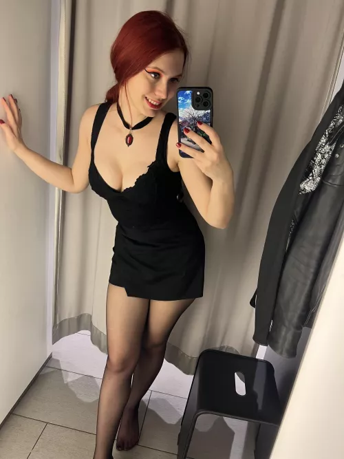 Hello🖤 by ichigo_emaa