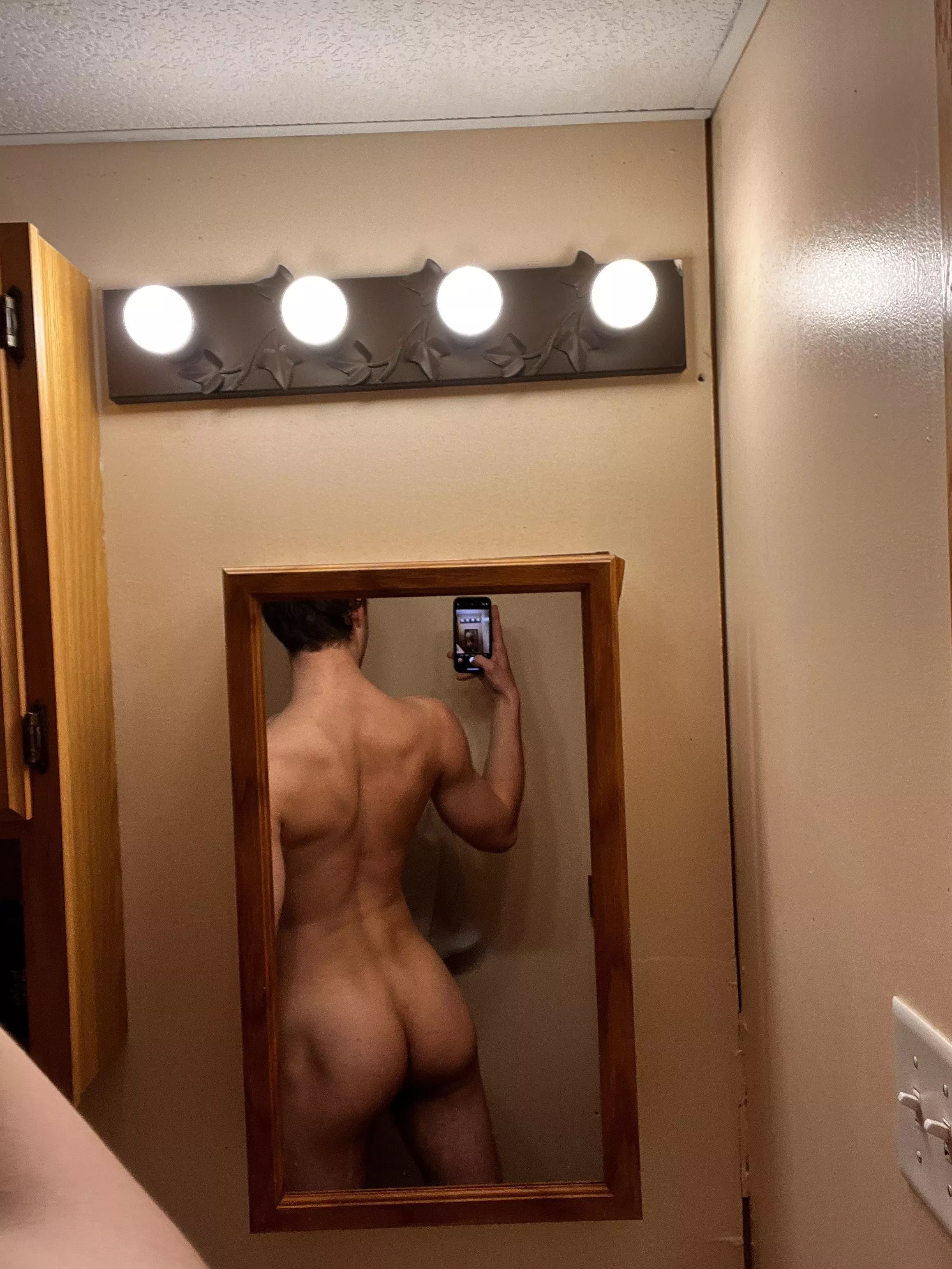 Hi 😈 posted by Brrreddit01