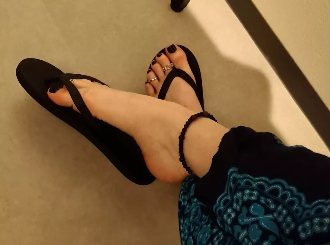 I only wear flip flops to tease guys 😈 😜 posted by FemboyFootPrincess
