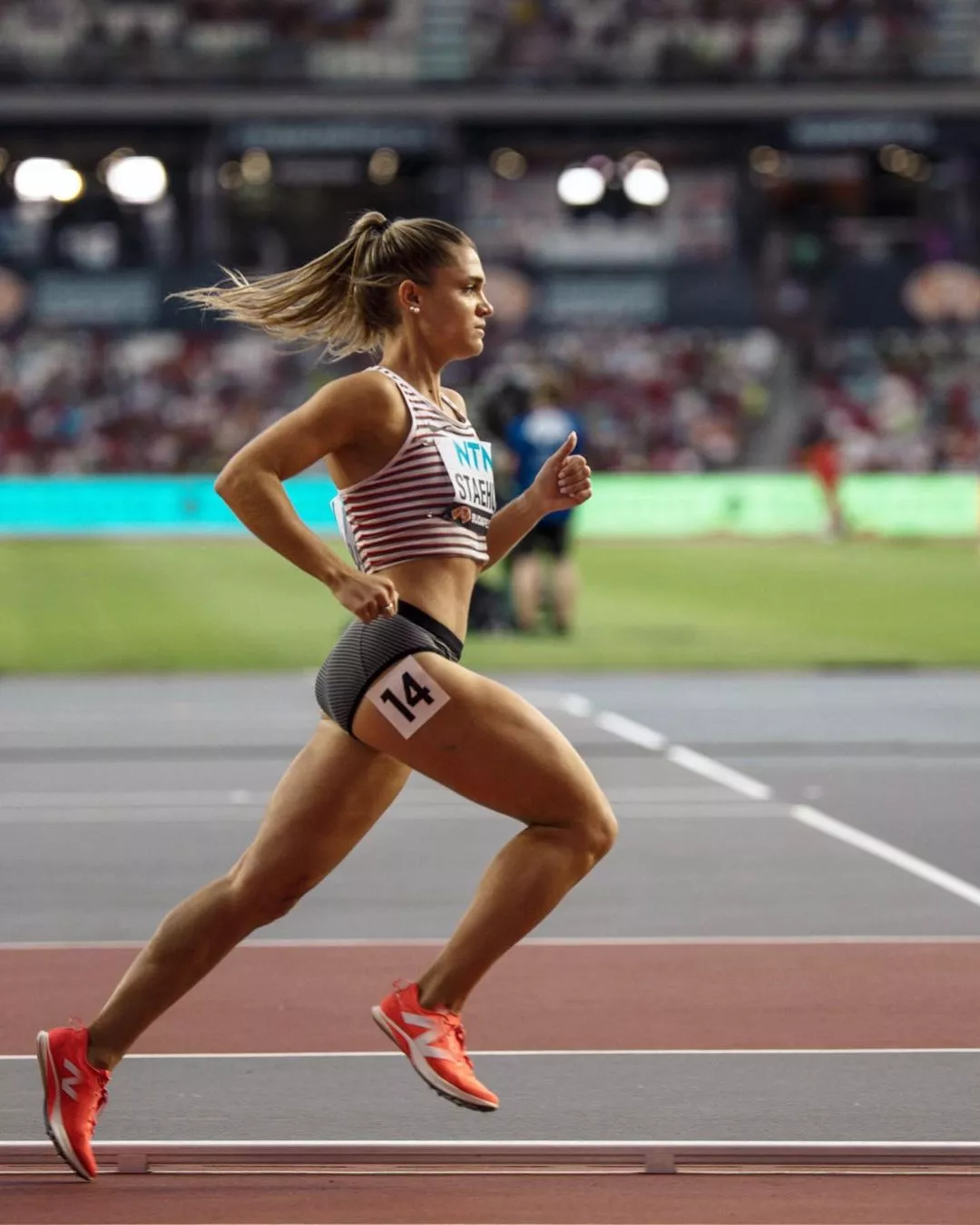 Julie-Anne Staehli - Canadian runner posted by Admirateur1