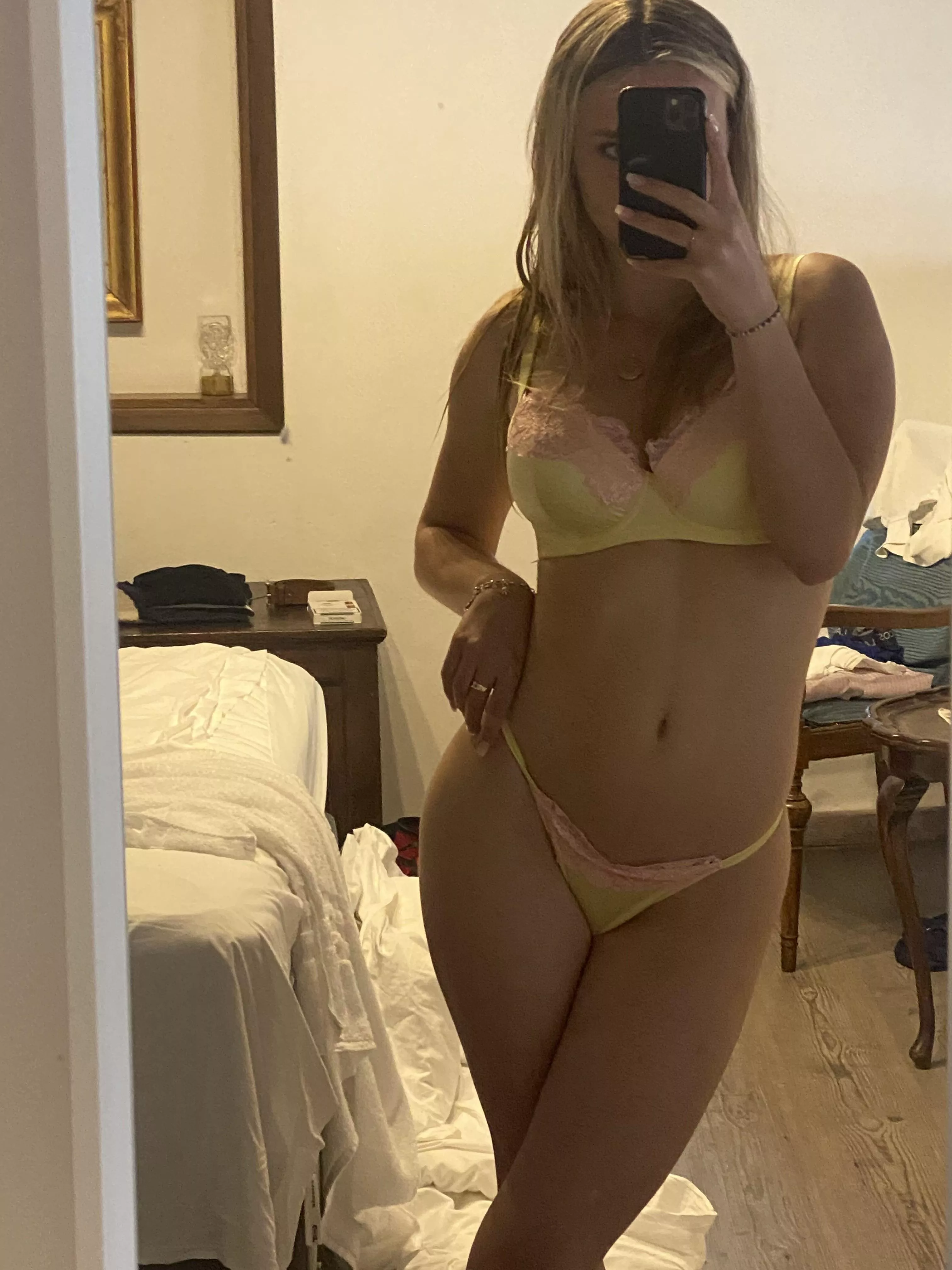 Just an 18yr old cutie that is horny asf... posted by takeoutJohor940