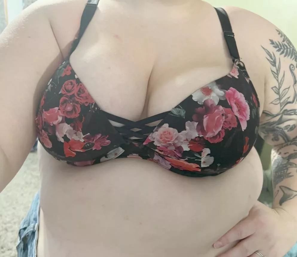 Just wishing someone would hold my boobs instead of having to use a bra 🤷🏻‍♀️ posted by Beneficial-Past-6324