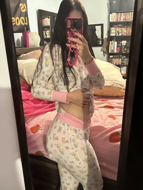 Saturdays are for snuggling 😴 by SoggyStrawberryy