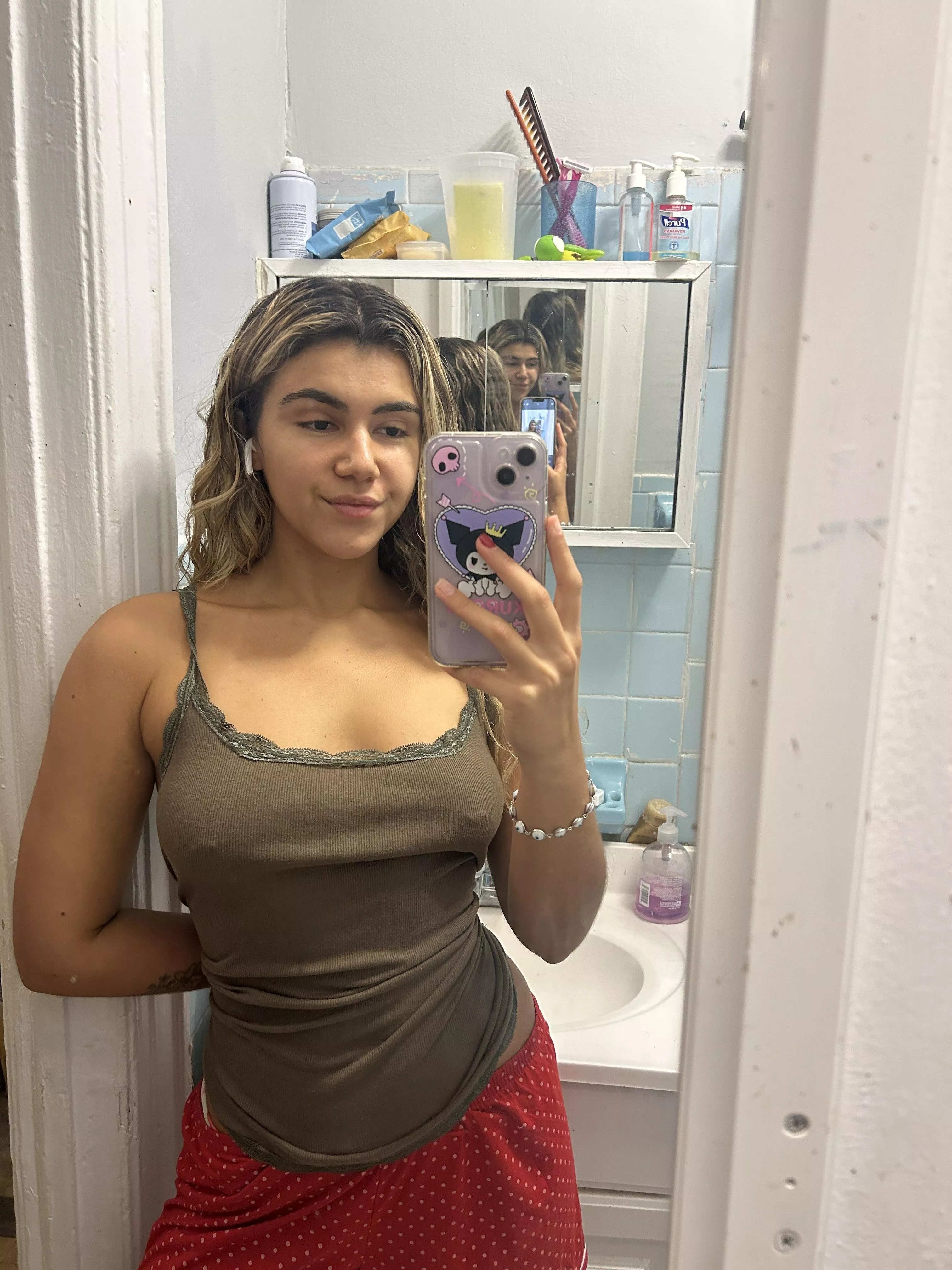 Sooooo sleepy😴😴😴let’s cuddle posted by ripemangobaby