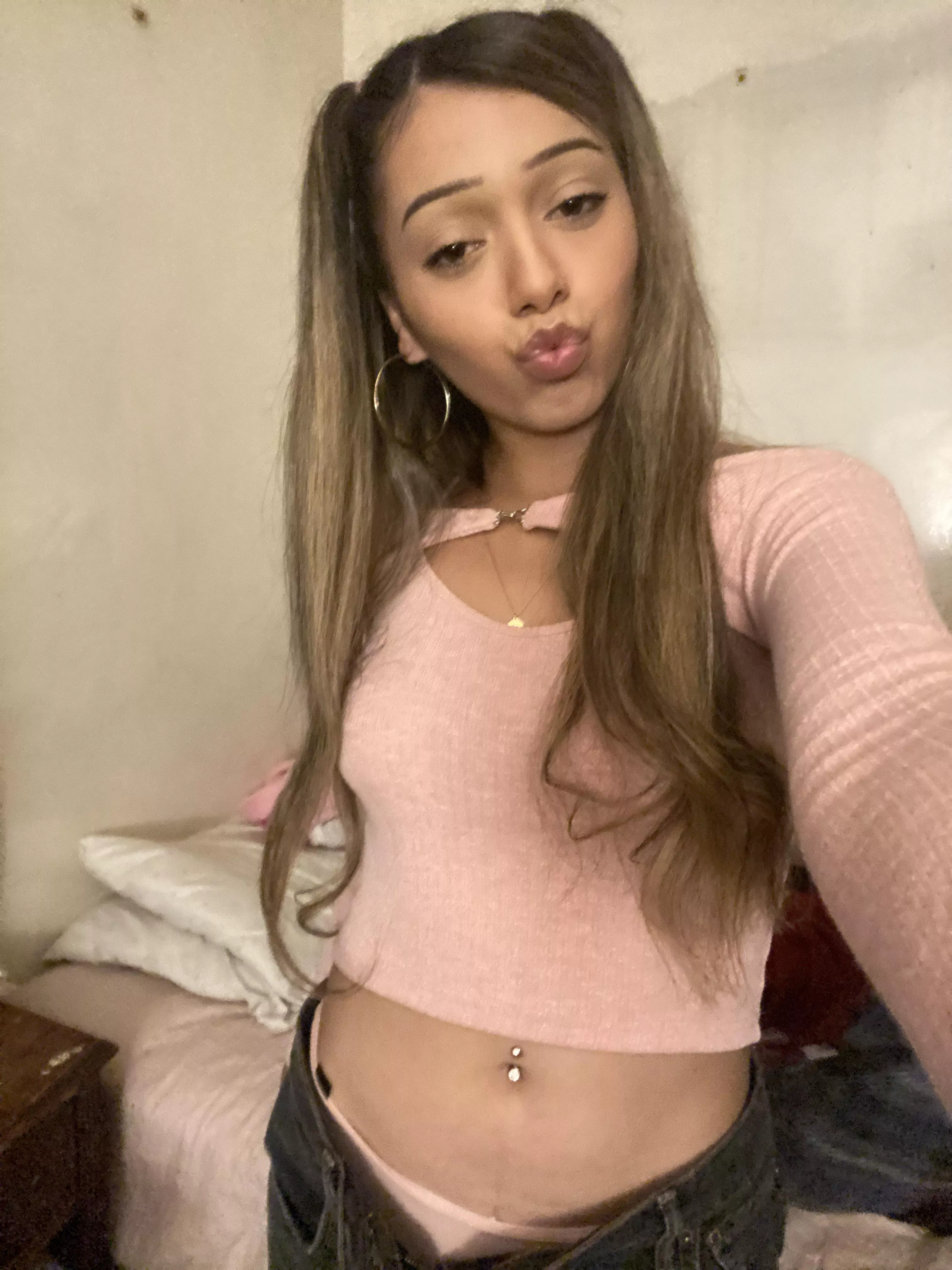 Streaming tonight🤭 posted by gia05valentina