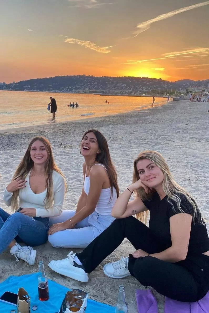 Beach party! posted by pooka8026