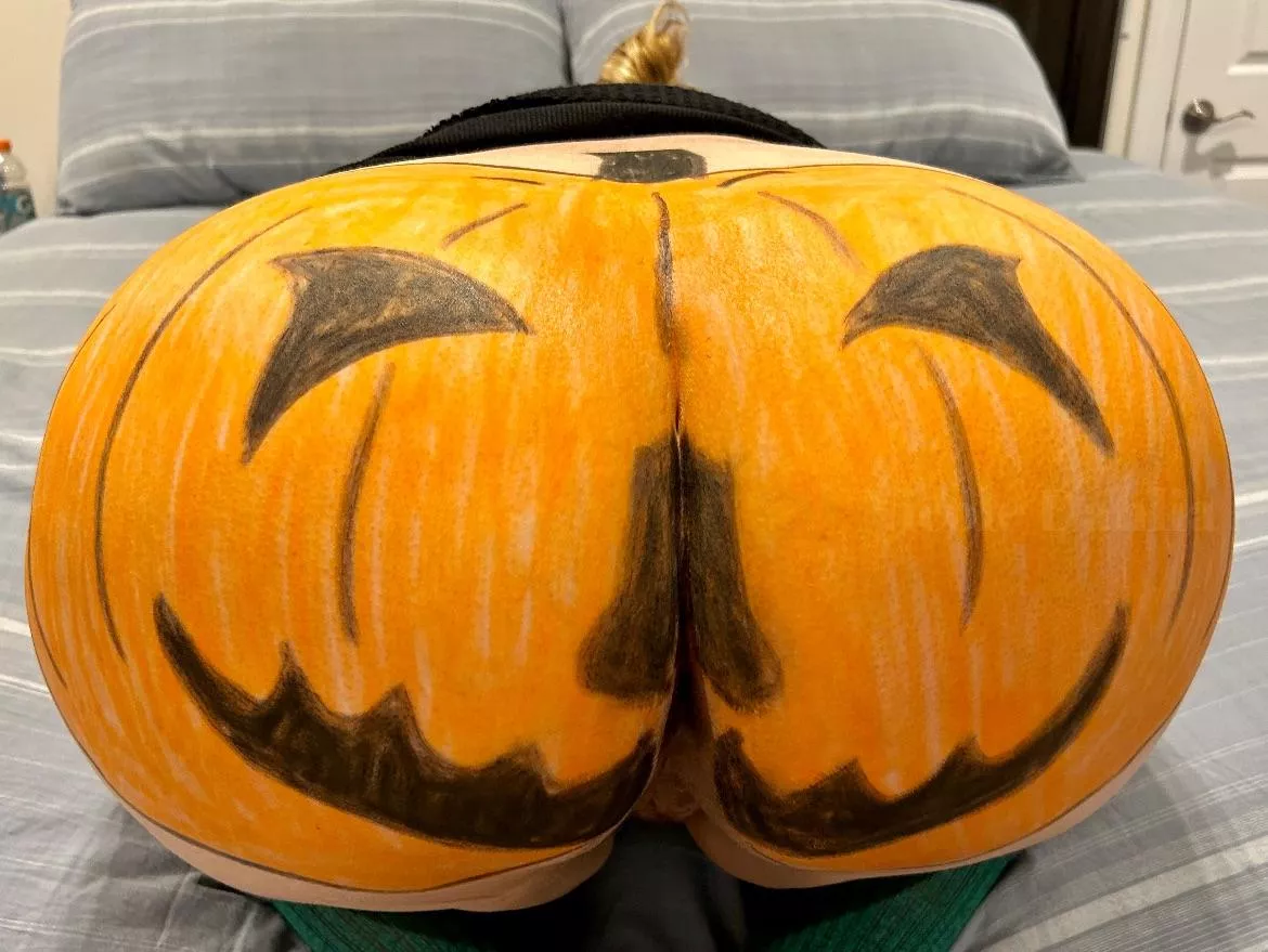 Biggest pumpkin in the patch! [image] posted by Nicoledahliapromo