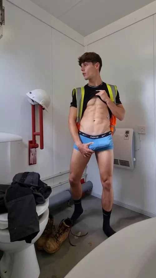 do you wanna see what's under? by sphobicreassurs