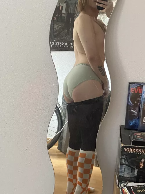 Dressing up for Halloween 😊🍑 by Koostyy