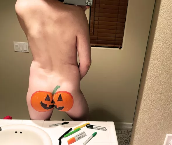 Happy Halloween! by artsubdemetri