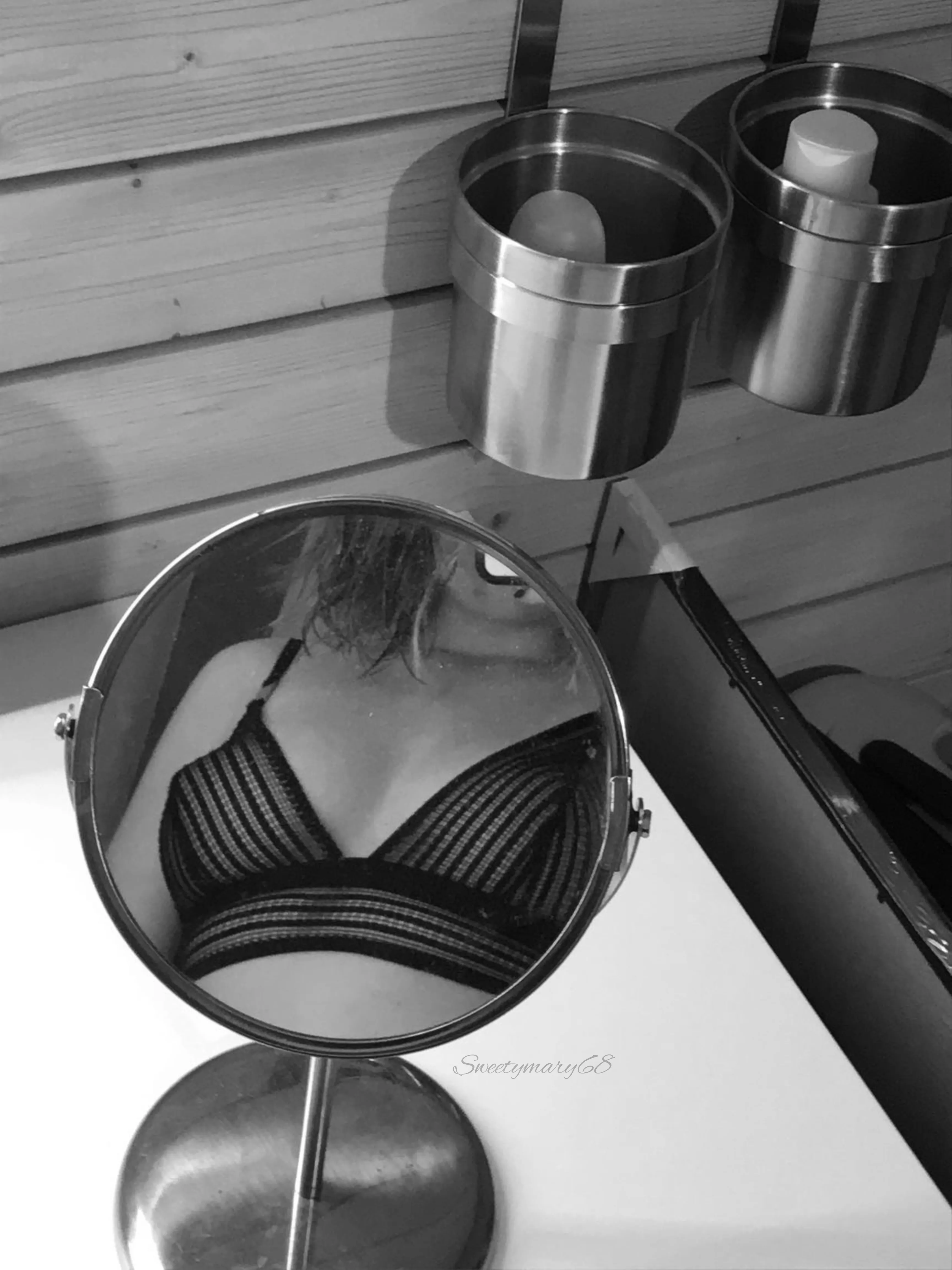 Hey babe, like the b&w style? posted by sweetymary68