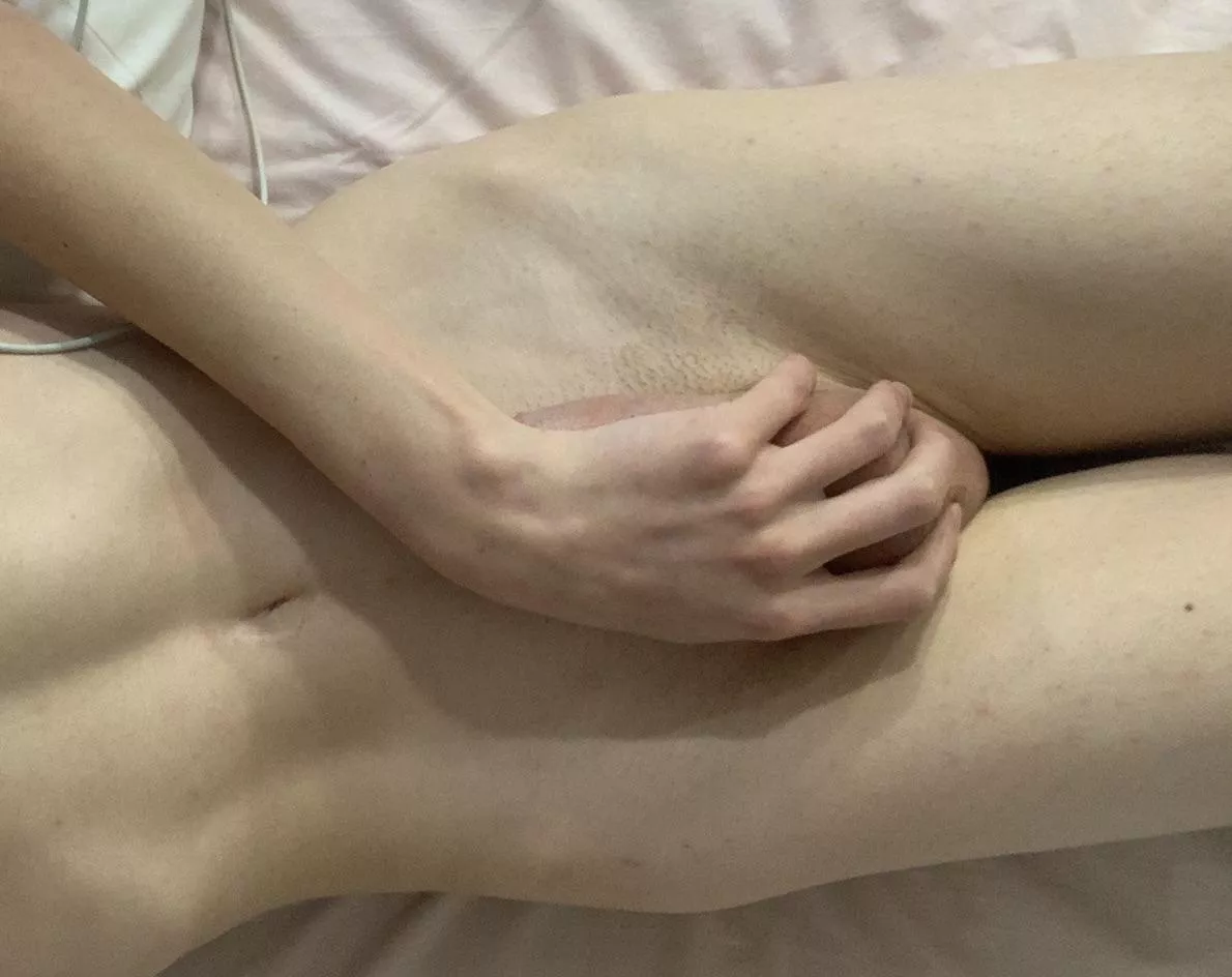 Leave a “❤️” if you want me to move my hand posted by transgirlldeia