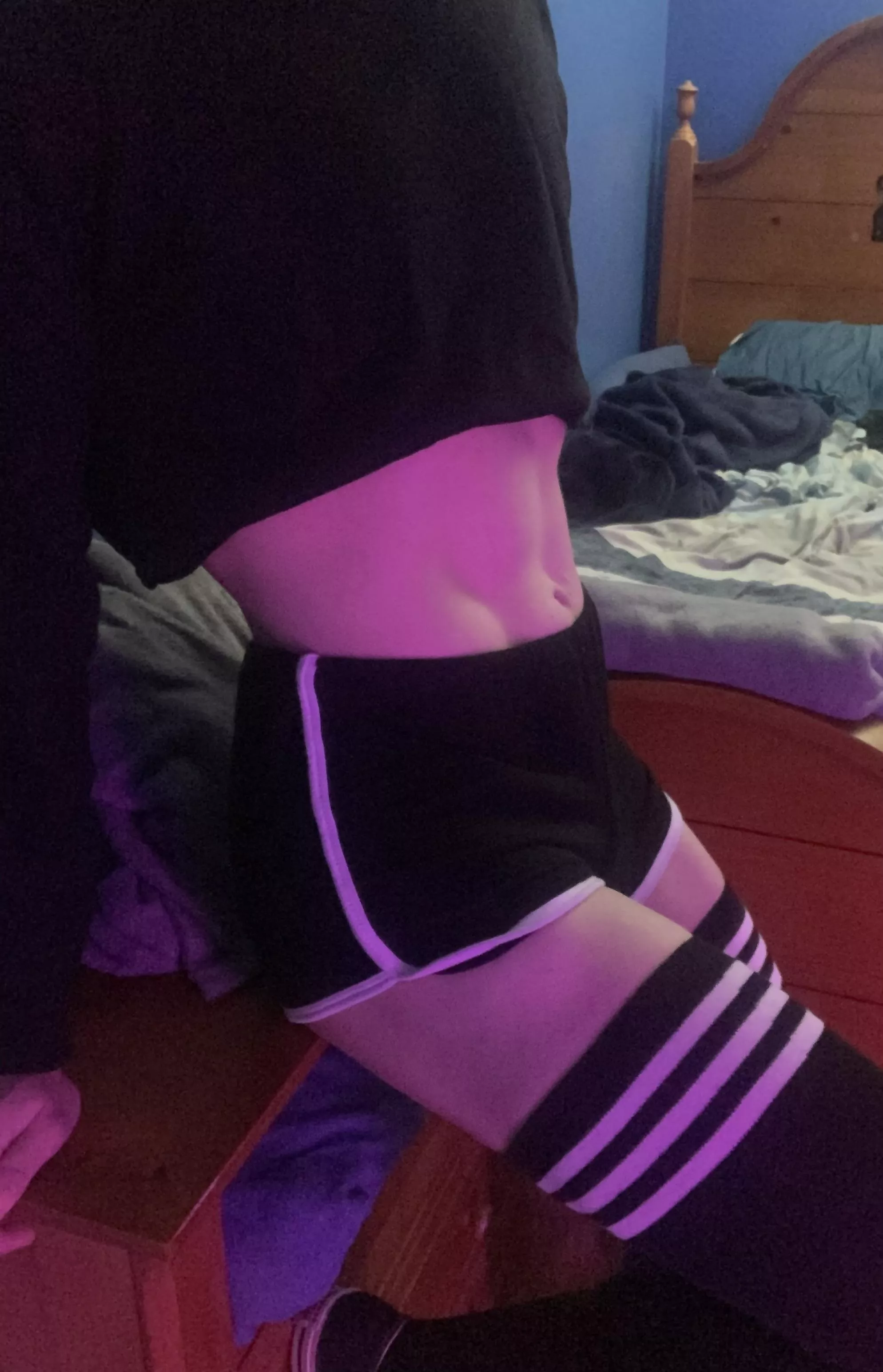 Say hi if you think I look cute 🩵 posted by VAL0RW1NG