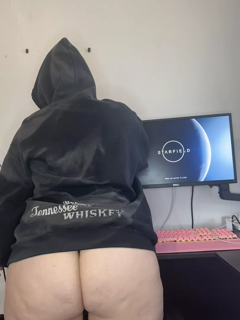 This ass gets sexier every time I look at it by AmeliaRaeWldflwr