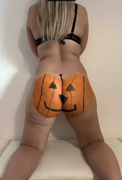Wanna smash this pumpkin by juicylucybaker