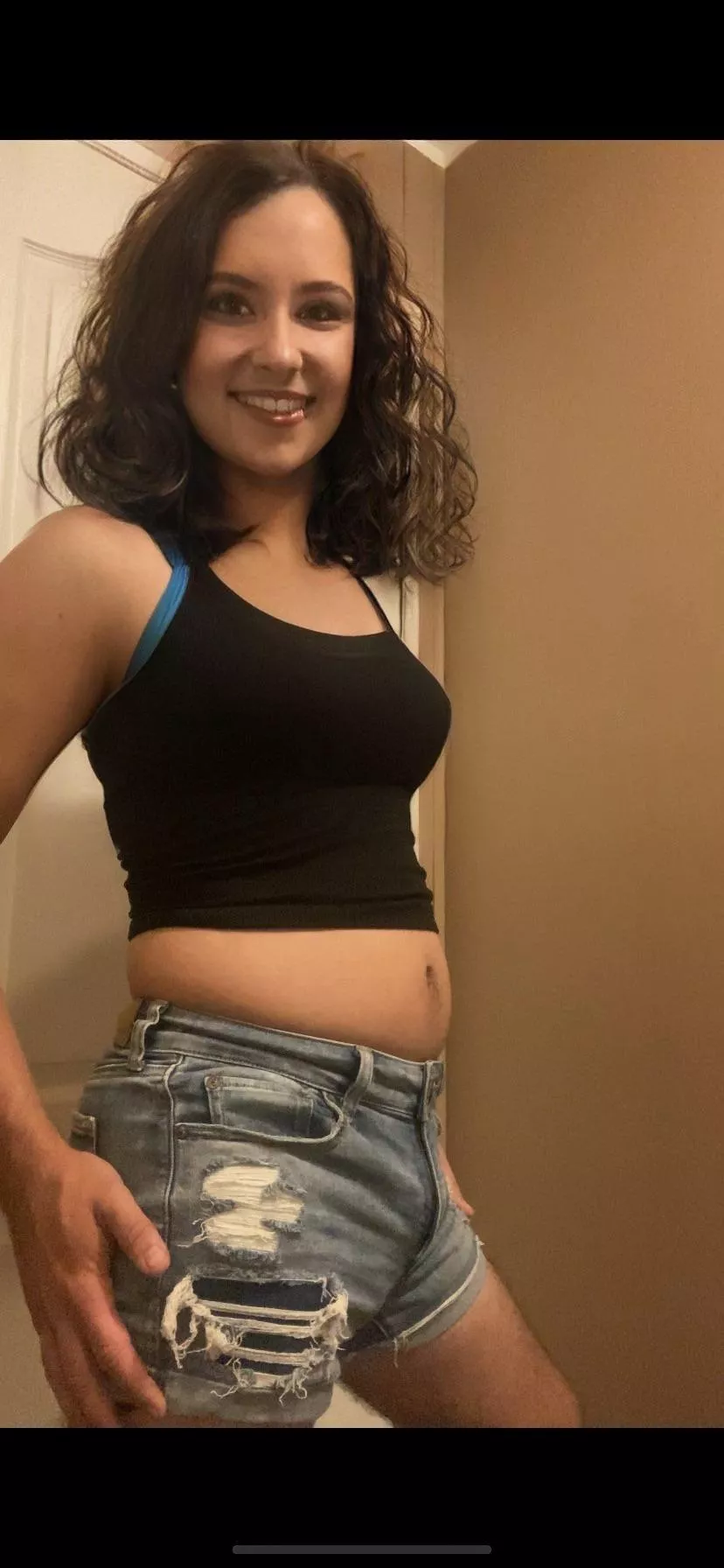 went out tonight in tank top and shorts how do I look? 🤔💙 posted by Ok_Gate5241