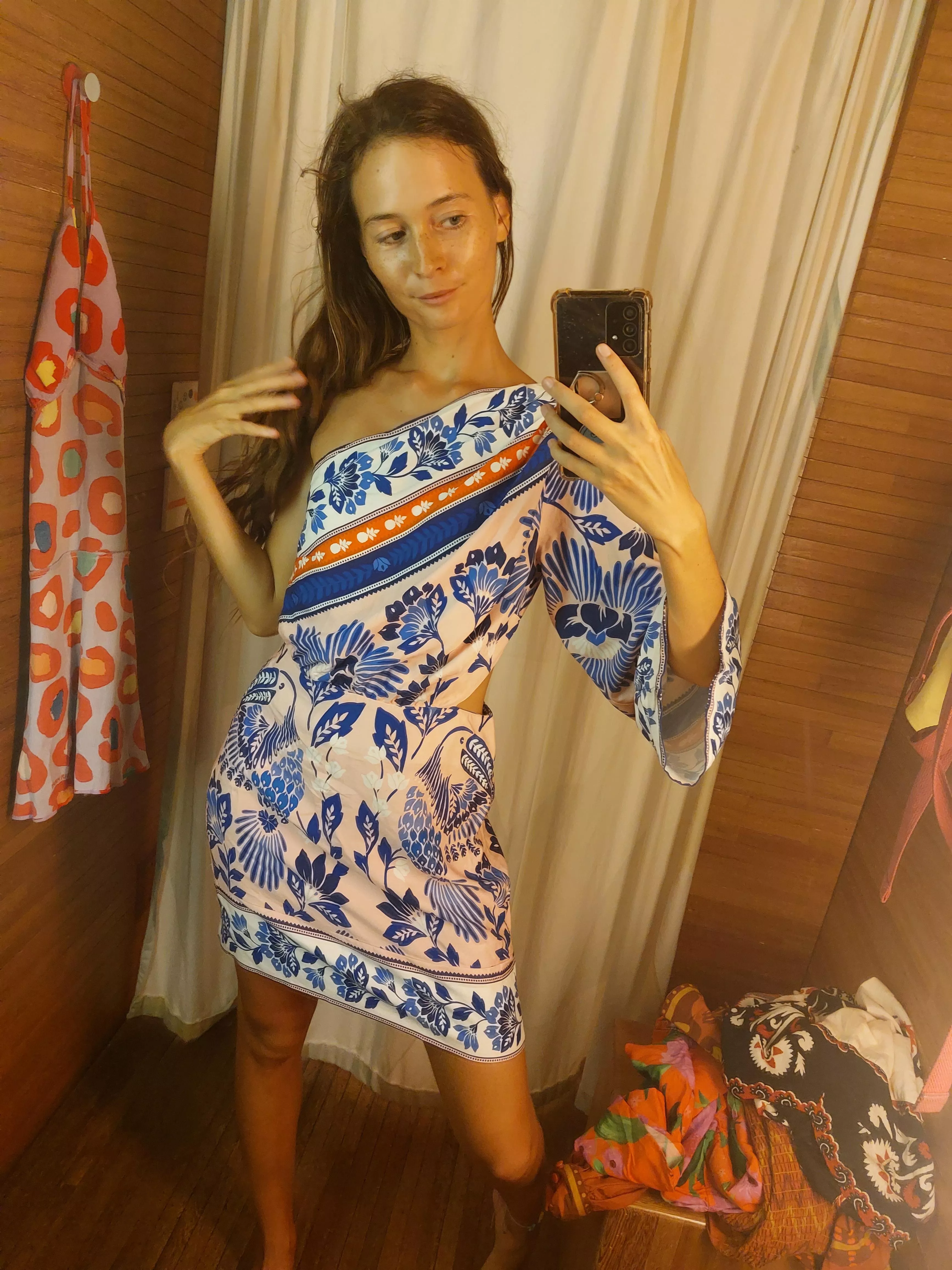 A very cute dress posted by juicy_tales