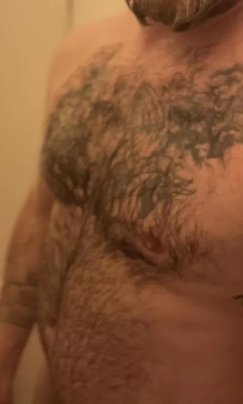 Bear thicc bod. Who wants to cuddle? by HairyWhitecoco69