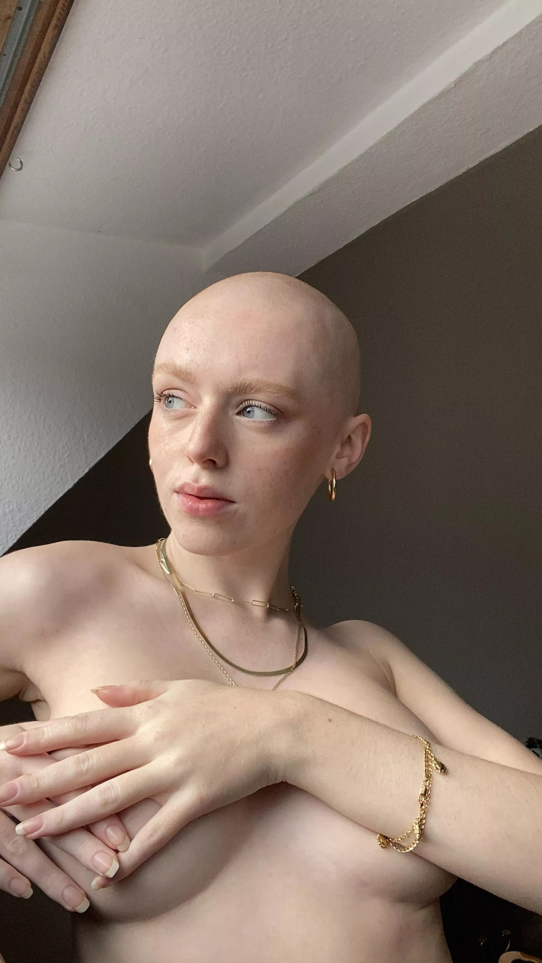 Fresh shaved head😝 posted by maite_buzzcut