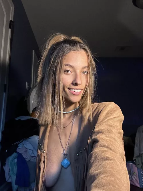 How come a lottaold menhate petite latinas? by MichaEaves