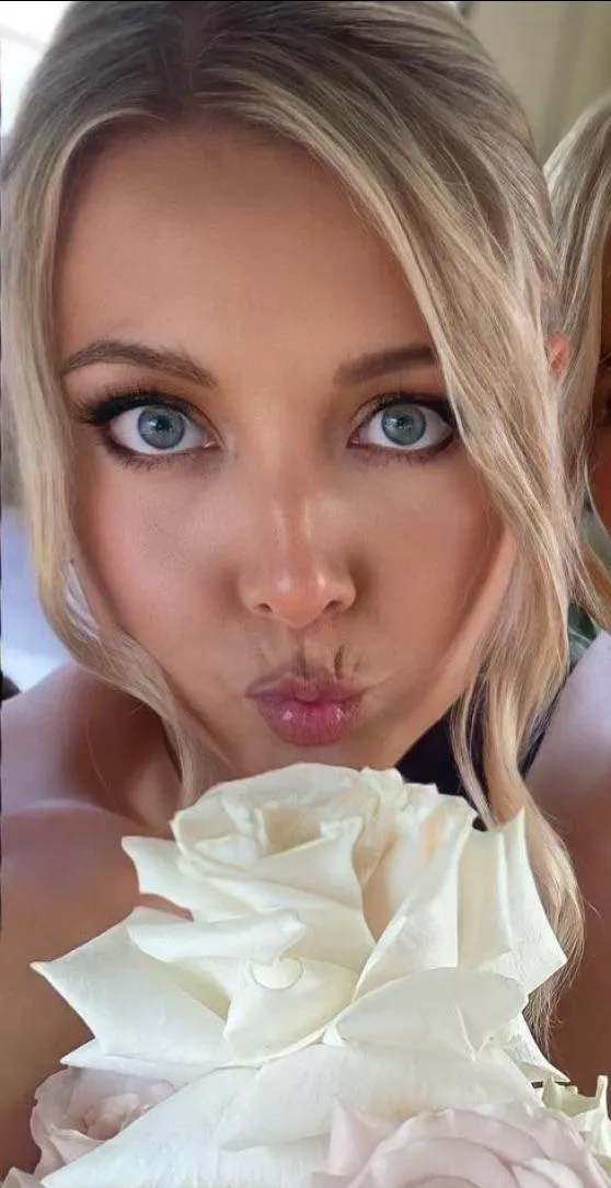 IUTR my wife’s friend’s perfect face posted by throwawayb16653224