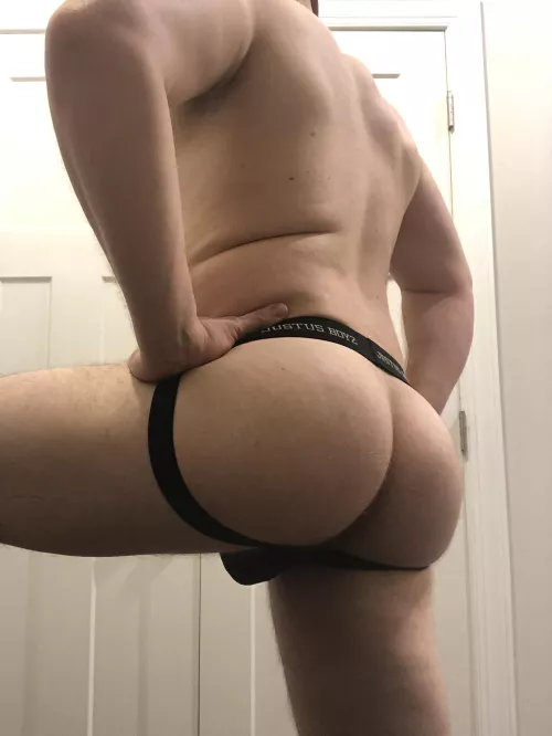 Leg day is working I think. by Aggravating_Air_7227