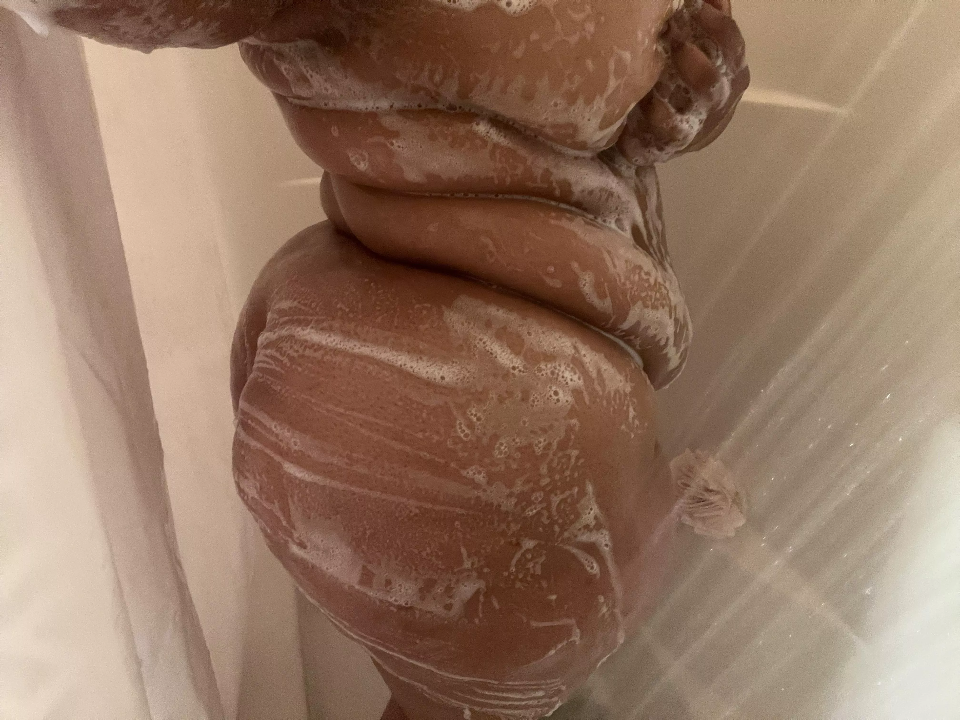 Nothings like a fresh shower 😘 posted by bigbootypv2