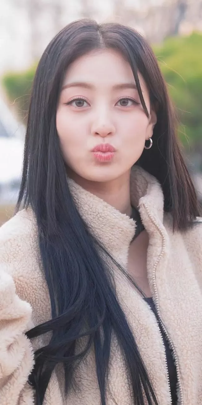 Park Ji-hyo ... posted by BusyFlower9