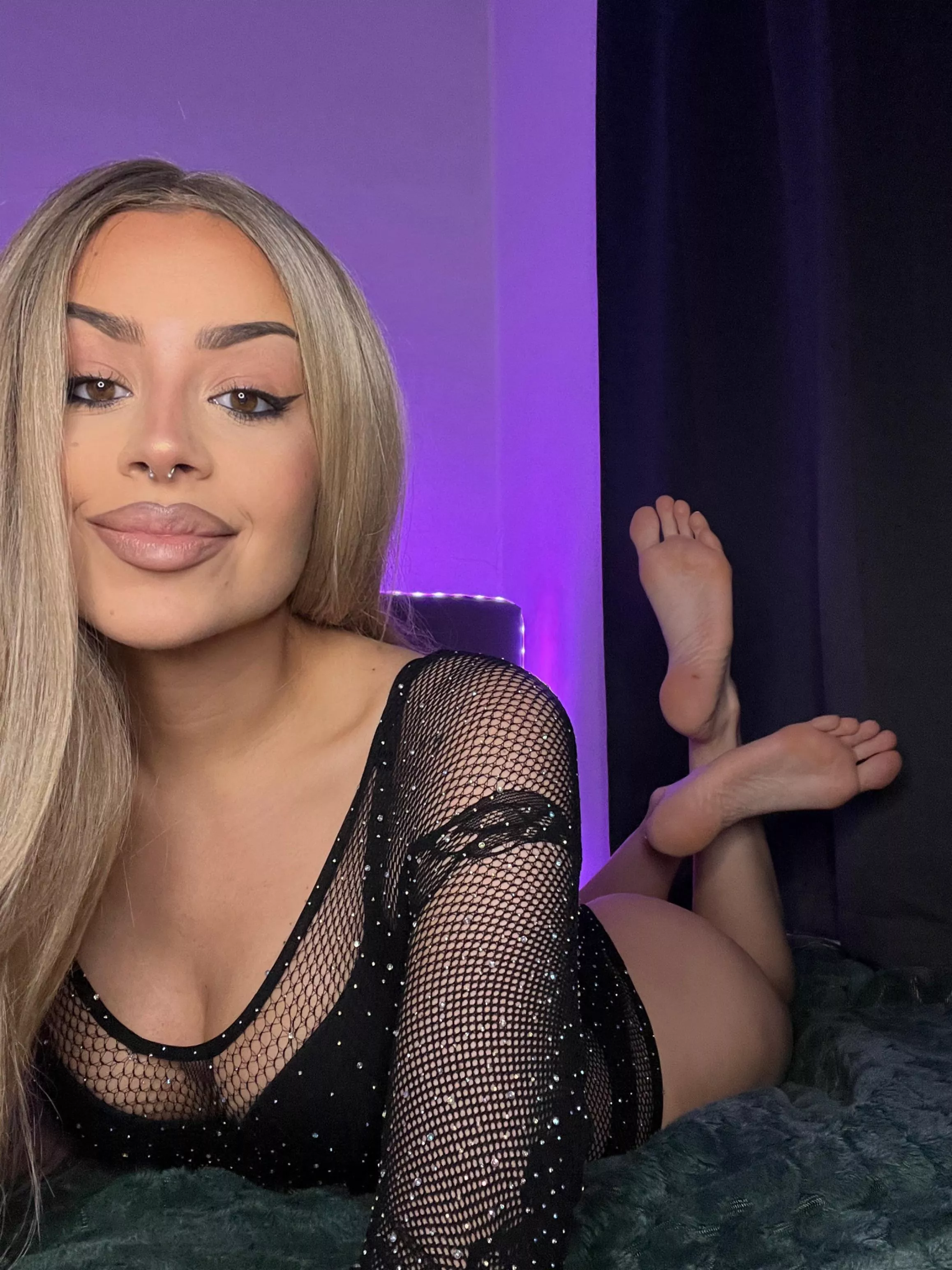 Suck on them while you deep inside me posted by ashleyysfeet