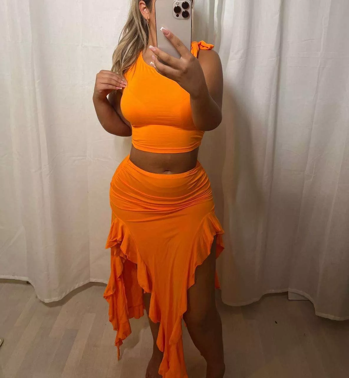 Vem vill se mitt ansikte😘🔥 posted by Lillyswe04