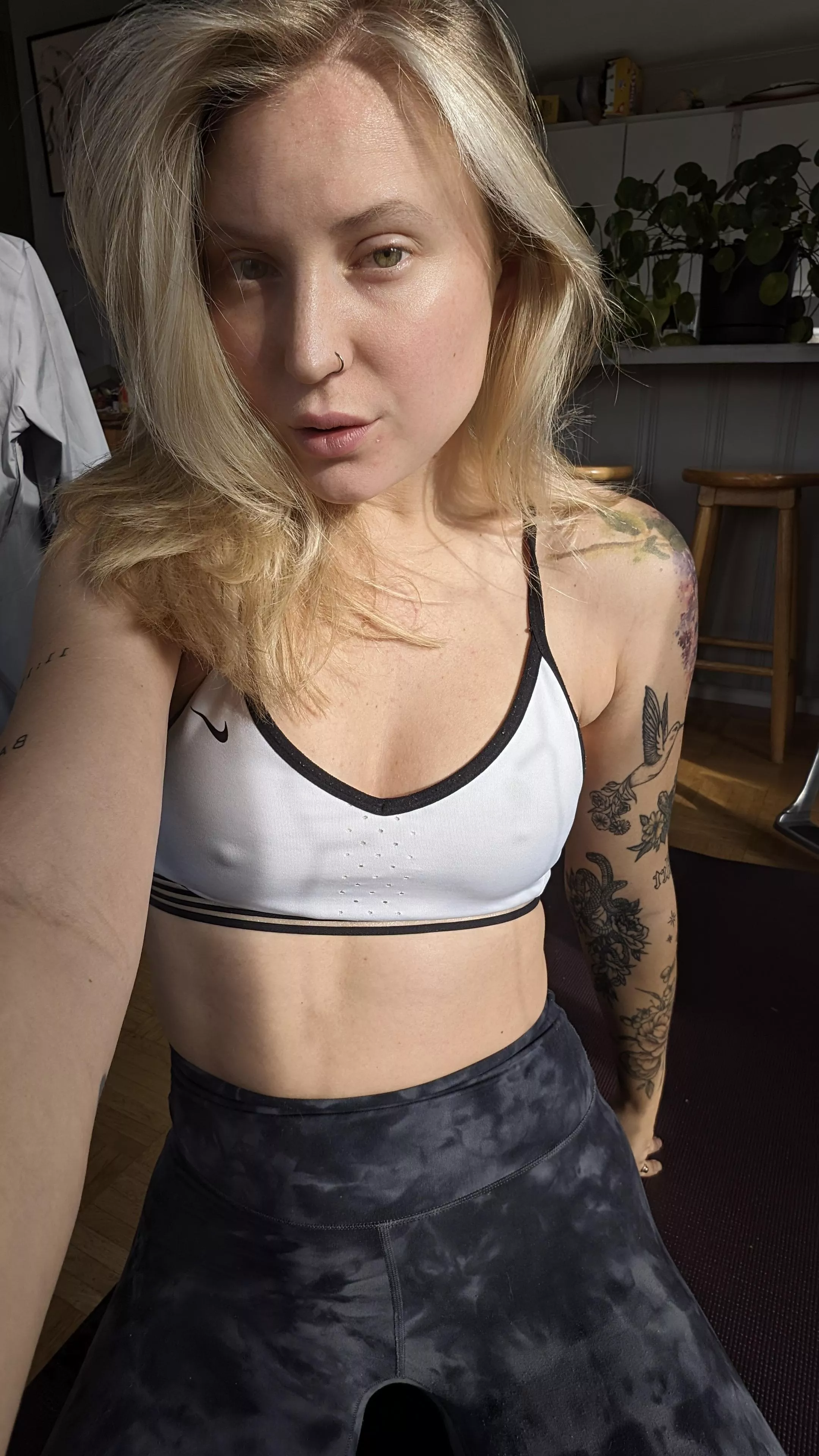 Workout ready 💪🏻☁️ [F] 25 posted by daphds