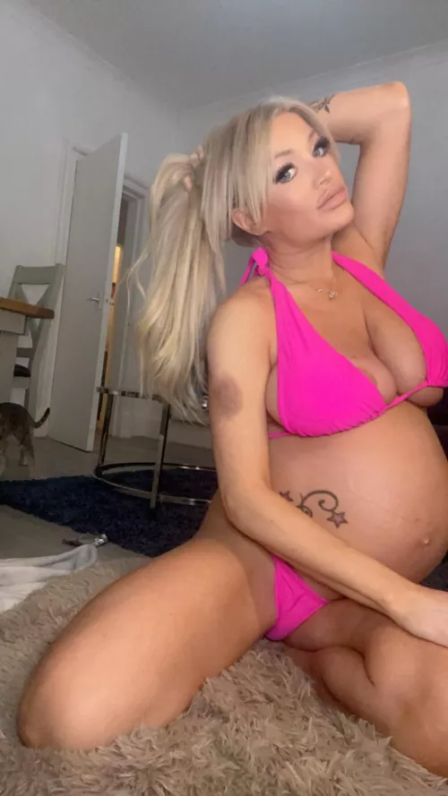 Would my preggo nudes help you in your stressful times? by ElenaOsinski