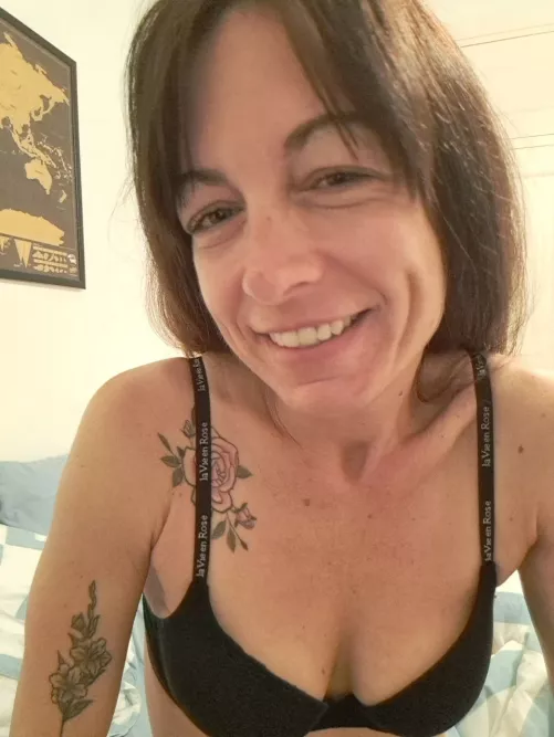 Would you date a petite milf for fun? by Violet_baddie