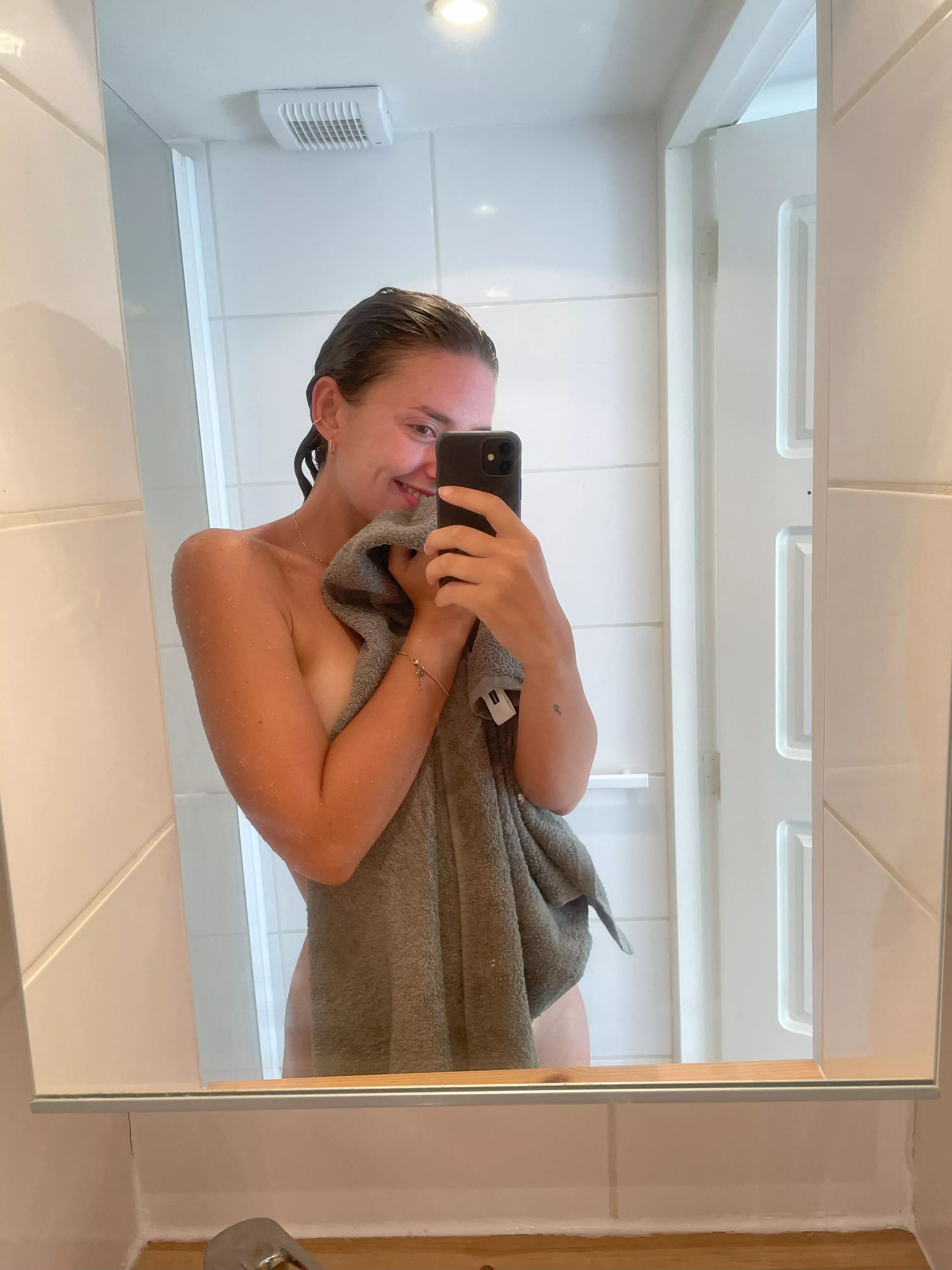 Fresh out of the shower posted by CertainlySwanky