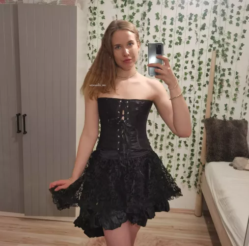 I tried on a goth dress for the first time today [F] by naturalgirl_mel