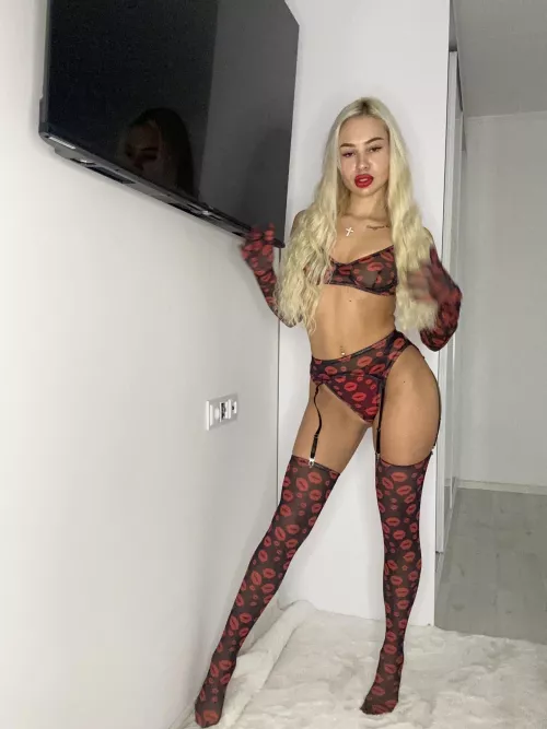 I used to hide my body but I am hot now by ShabbyBooty