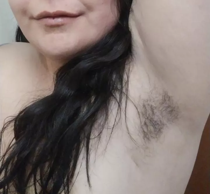 I want a kiss on my hairy armpits. posted by makibby