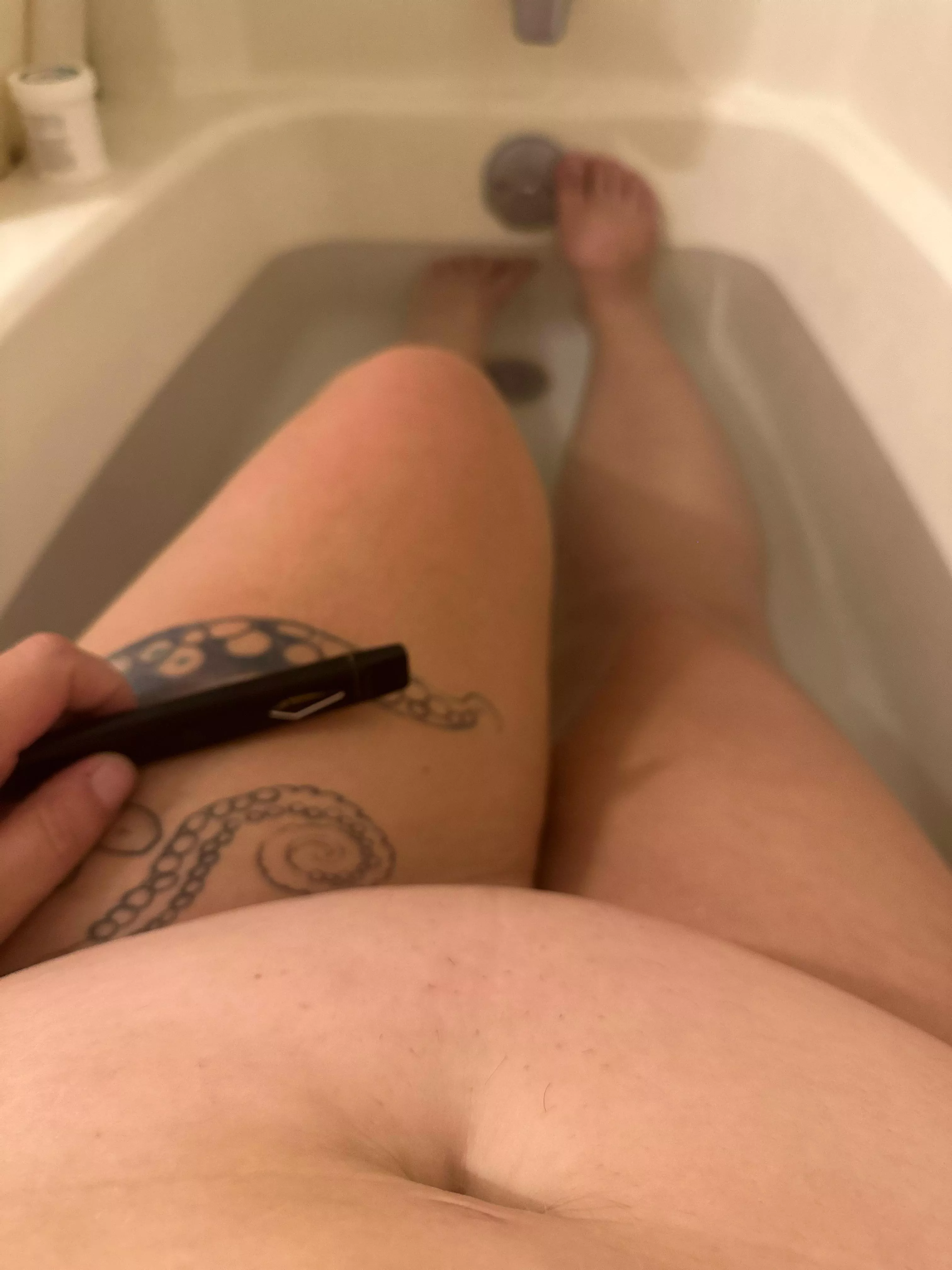 It was cold today so a nice long smoke in a nice hot bath is just what the doctor ordered to end the day. Would anyone like to join me? (F) posted by SongOfASiren