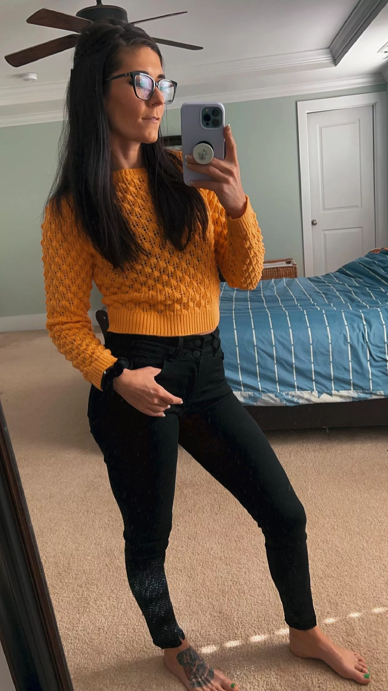 Just happy to be here (f) 😜🤩💅🏻 posted by Sophie_Lux