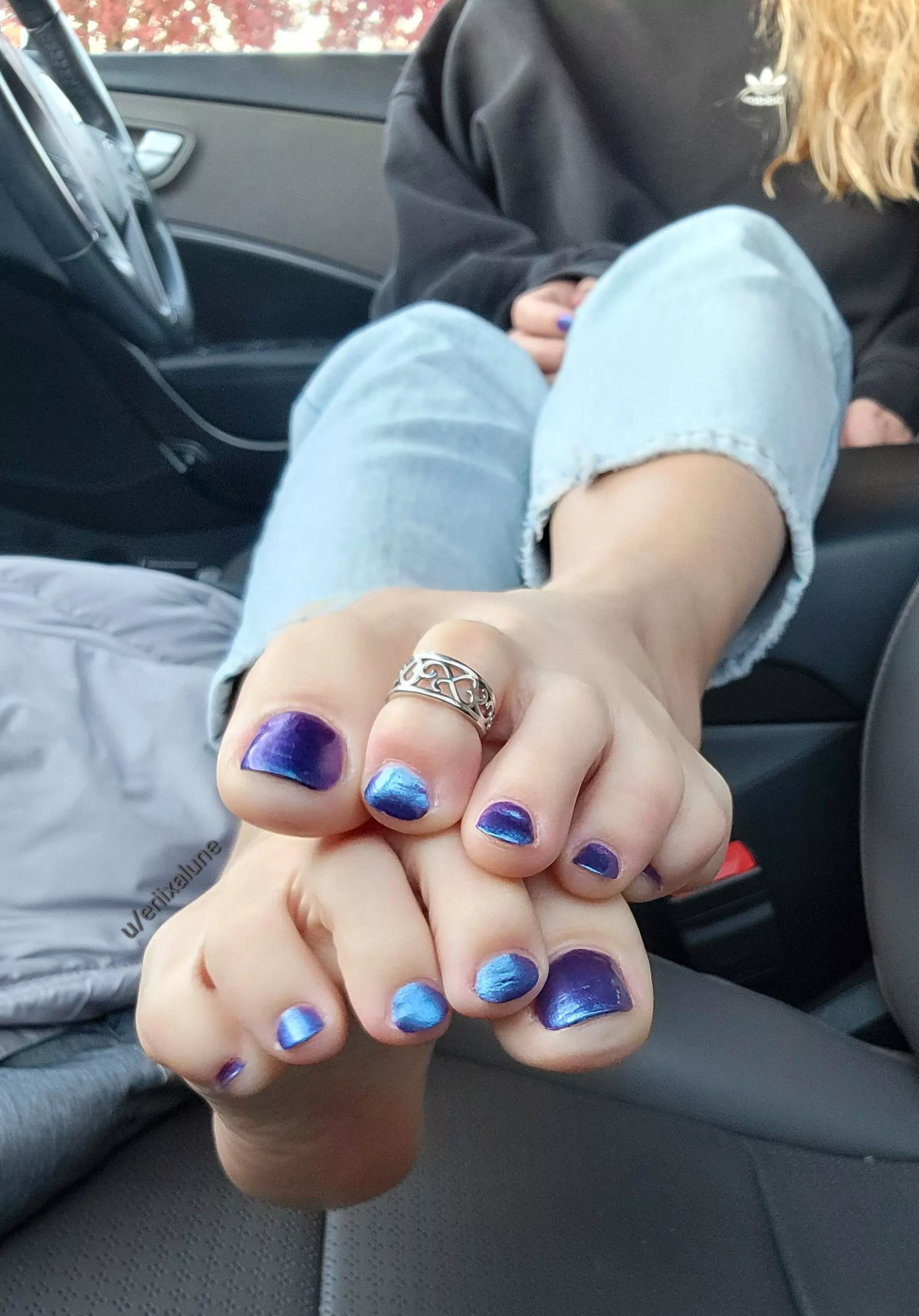 Let's have a little fun in the front seat... let the car parked next to us watch😏 posted by eriixalune