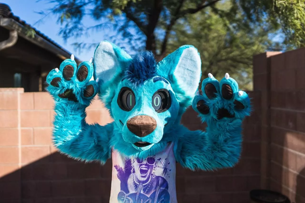 My fursuit has been complete! All thanks to BecauseFuzz! posted by Achak_Claw